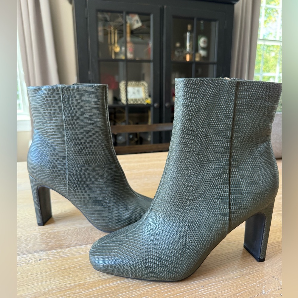 Block heel booties size 7.5, never worn